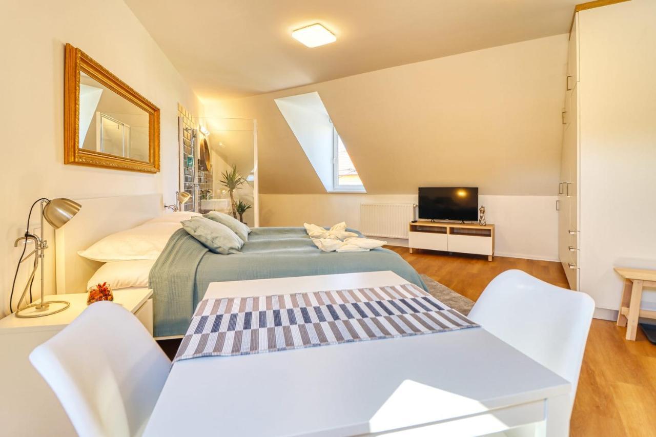 Barka Apartman Eger Buitenkant foto