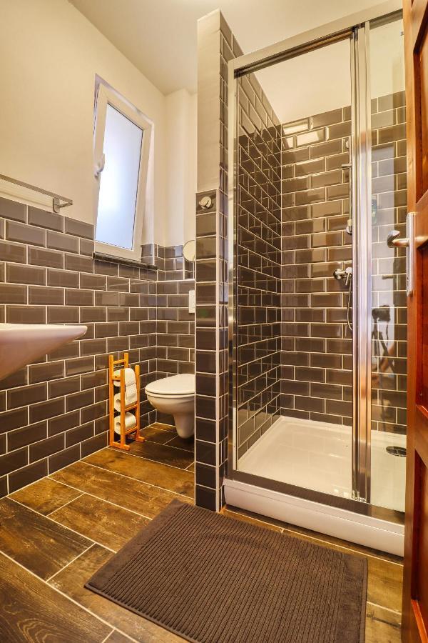 Barka Apartman Eger Buitenkant foto
