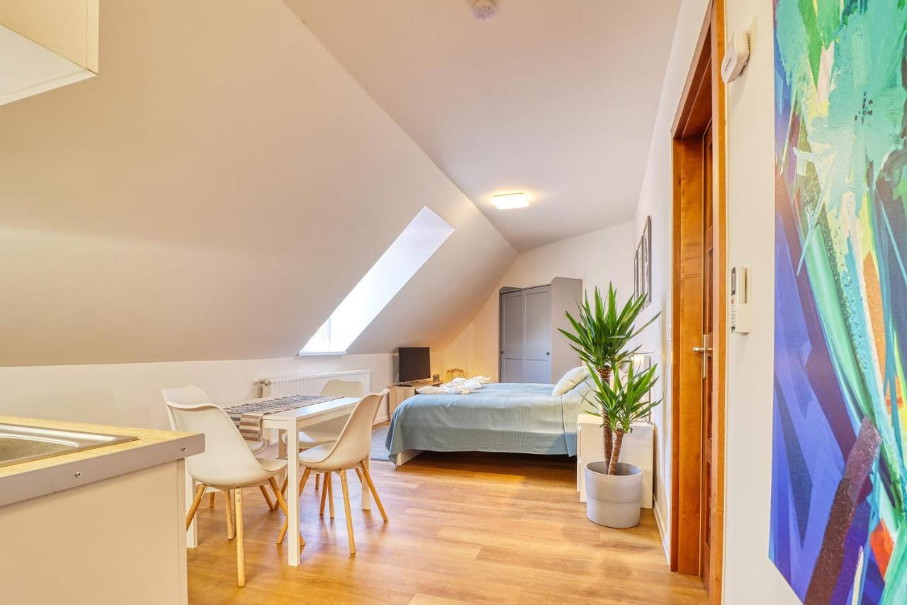 Barka Apartman Eger Buitenkant foto