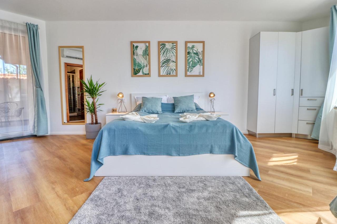 Barka Apartman Eger Buitenkant foto
