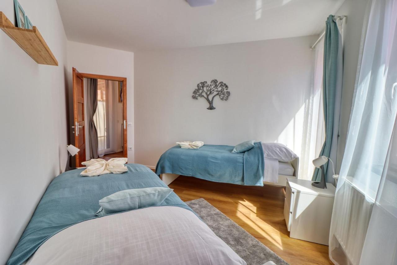 Barka Apartman Eger Buitenkant foto