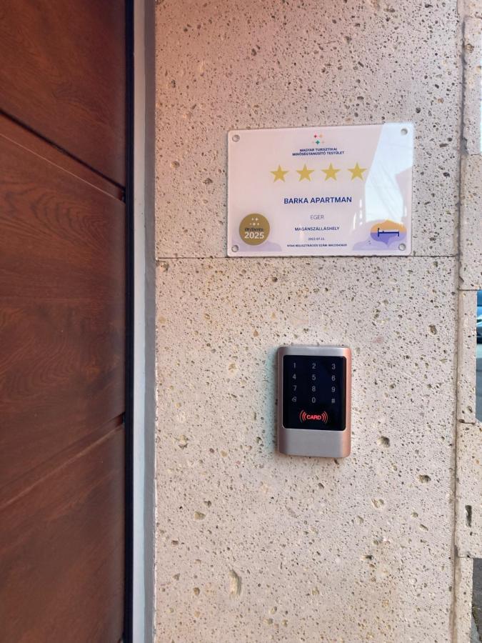 Barka Apartman Eger Buitenkant foto